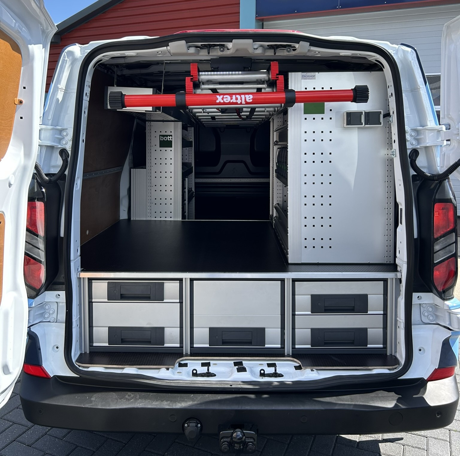 ingerichte werkbus interieur op maat