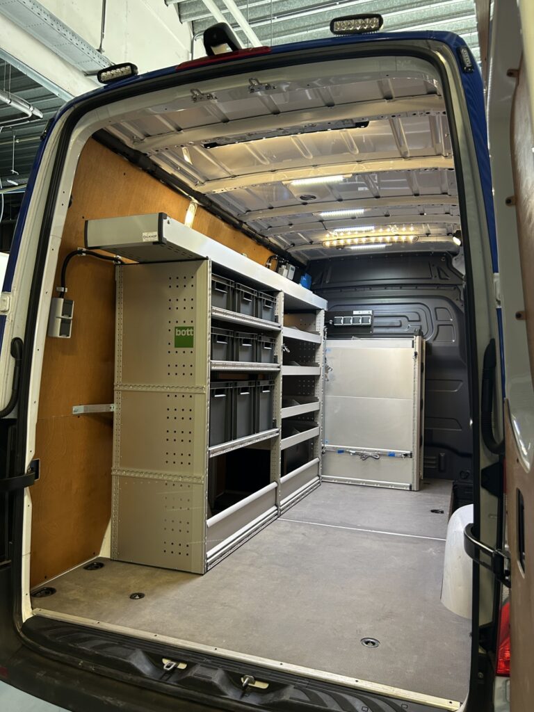 Mercedes bedrijfswageninrichtin